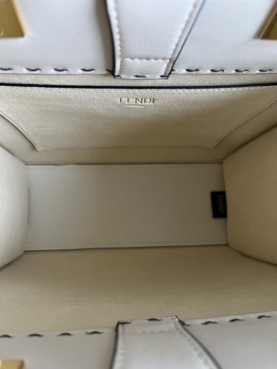 フェンディバッグ角部分ディテール